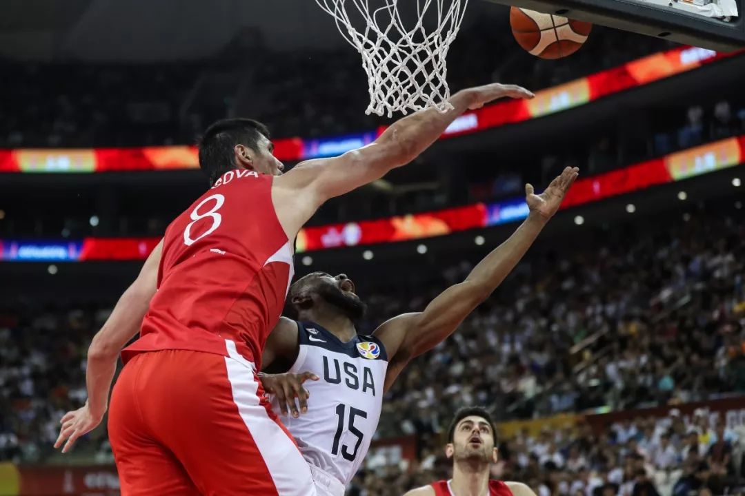 包含今晚足总杯焦点战，斯图加特队长鼓劲，赛场秩序良好，球探报告显示潜力的词条